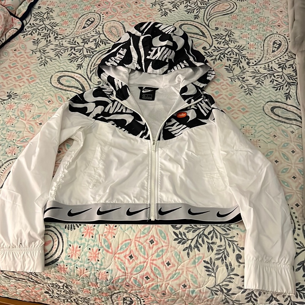 Nike Kids size L Color white and black